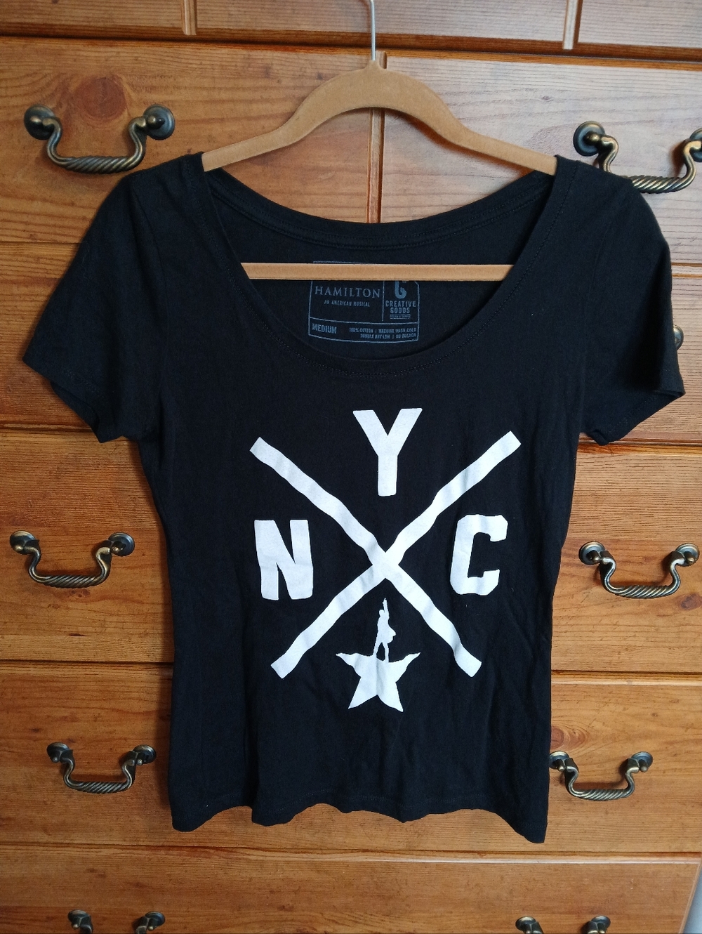 Hamilton The Musical NYC Graphic Scoop Neck Tee. Size : Medium